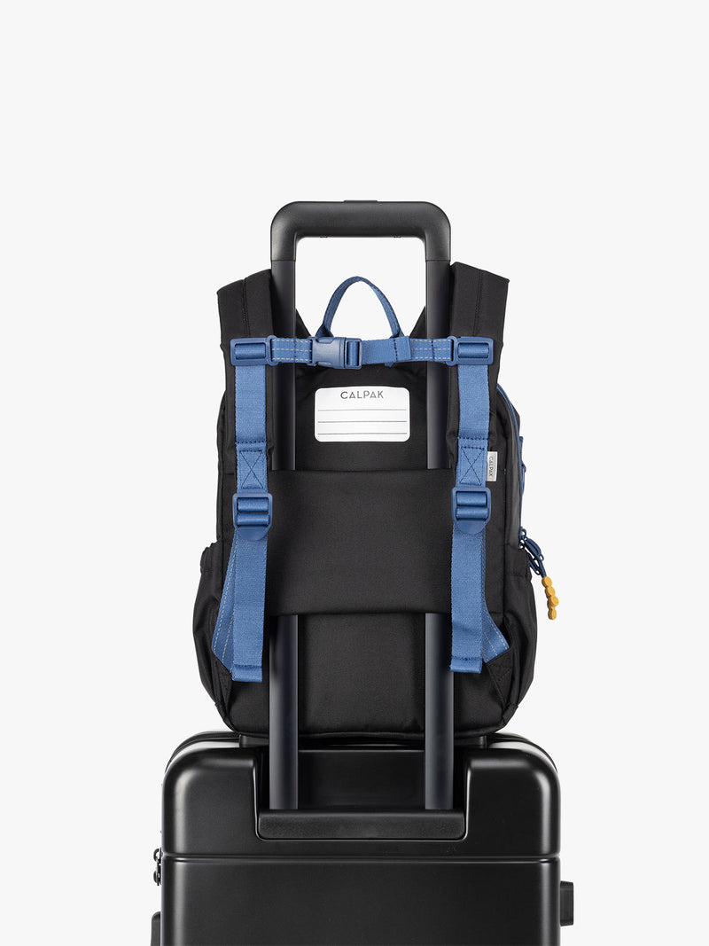 CKBS2501_KIDS_SMALL-BACKPACK_BLACK_TROLLEYSLEEVE.jpg